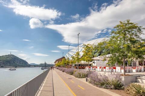Sunny Rooms At Danube Budapest Bagian luar foto